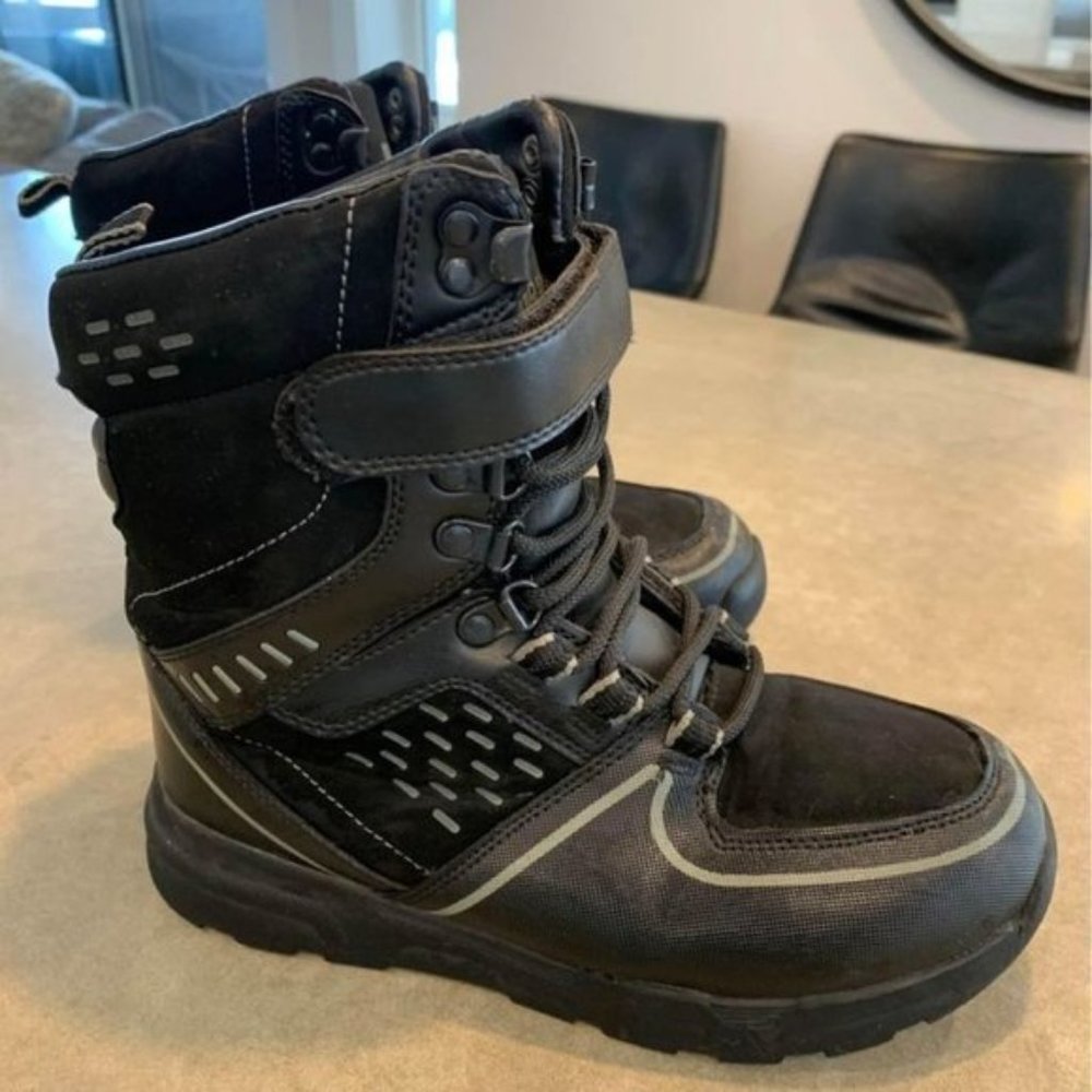 Boys Winter boots. Rugged outback. Waterproof/warm. Thick tread. New condition.